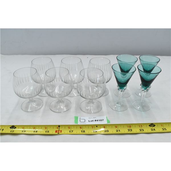 Clear Glasses(6), Colored Champagne Glasses(4)