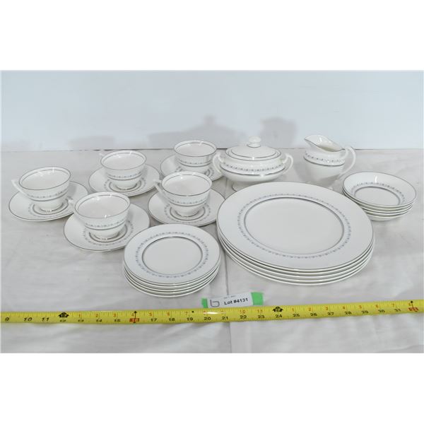 5 Piece Royal Doulton ‘Tiara’ China Set with cream + sugar