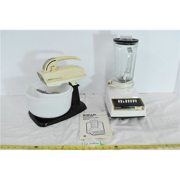 MixMaster Standing Mixer w/ 2 Bowls & Vintage Blender