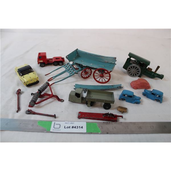 Dinky Toys 3 wheeled truck with trailer, various damaged die cast toys, plastic car