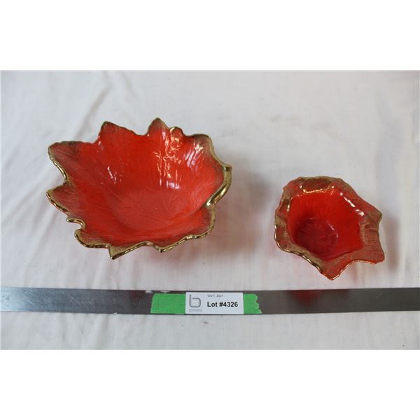 Set of leaf shaped bowls