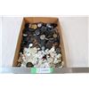 Image 1 : Box of buttons