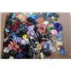 Image 5 : Box of buttons