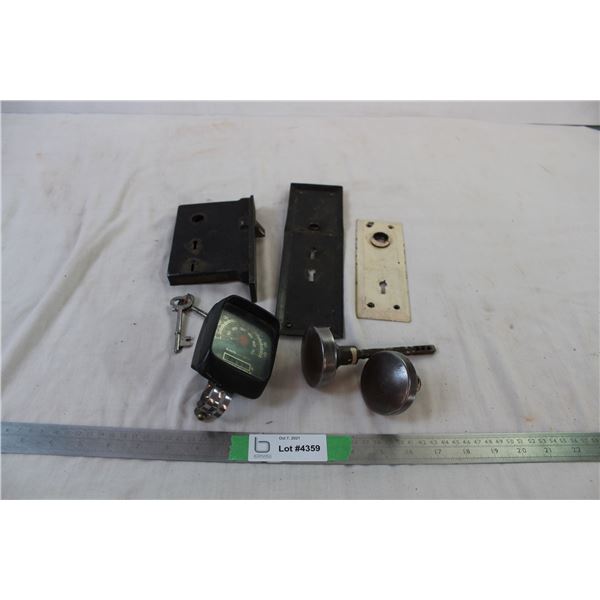 Vintage bicycle speedometer + various door parts