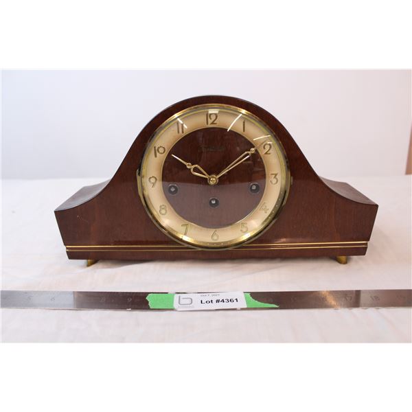 Forestville mantle clock with key (working)