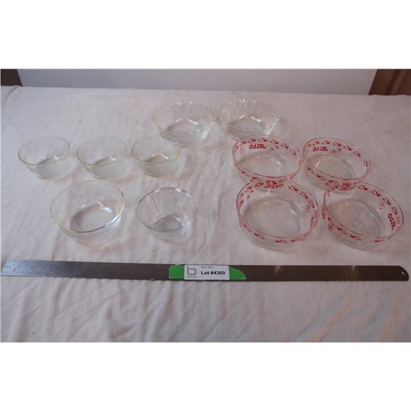 (7) Pyrex glass bowls, (4) plastic jello bowls