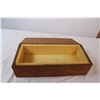 Image 4 : Two plastic serving trays and a wooden box
