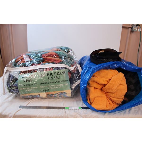 Vintage blankets, vintage hat, bed in a bag