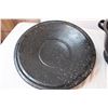 Image 2 : Enamal dough pan 17” diameter