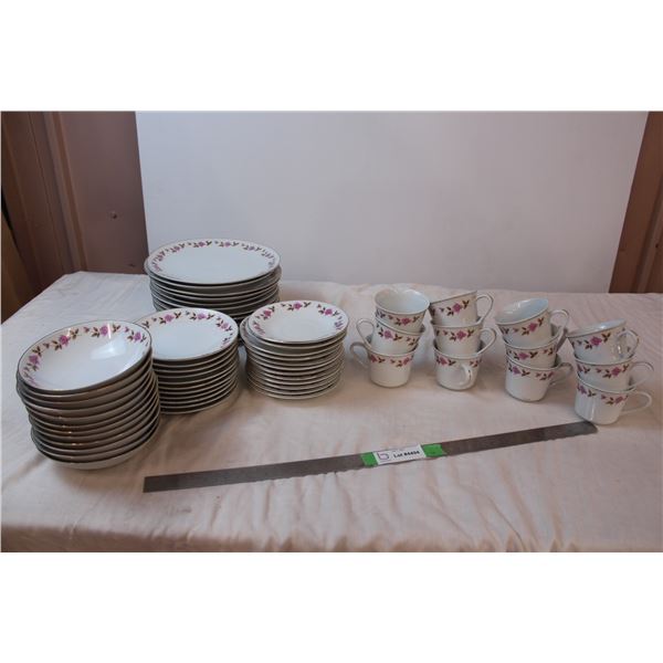 Twelve placesetting dinnerware set