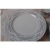 Image 2 : Five place setting dinnerware set