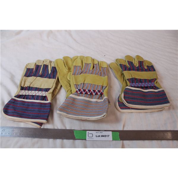 3 pairs of work gloves