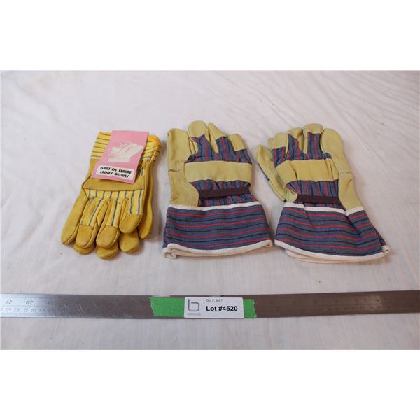 3 pairs of work gloves