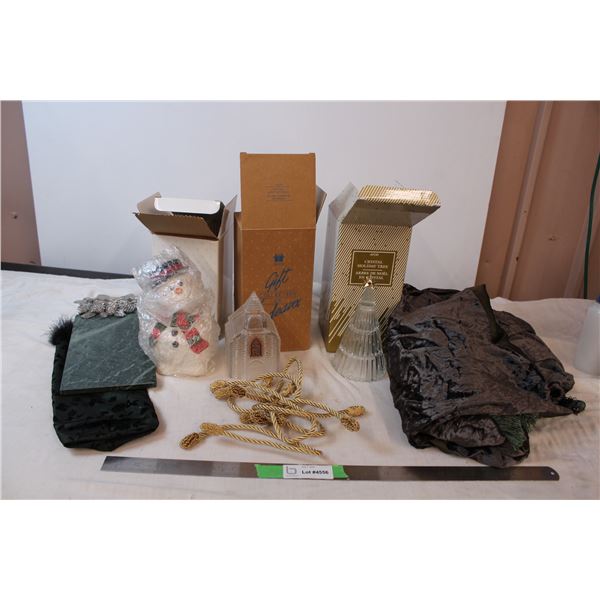 Marble charcuterie board, Avon holiday decorations, tablecloth