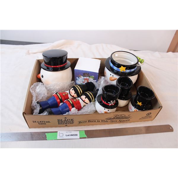 Various snowman decor, two flowerpot nutcrackers