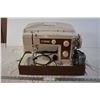 Image 1 : Baycrest Sewing Machine