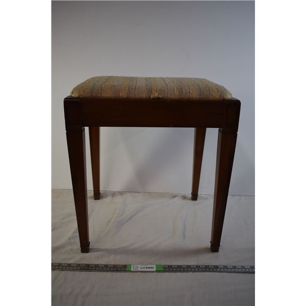 Stool with Removable Seat