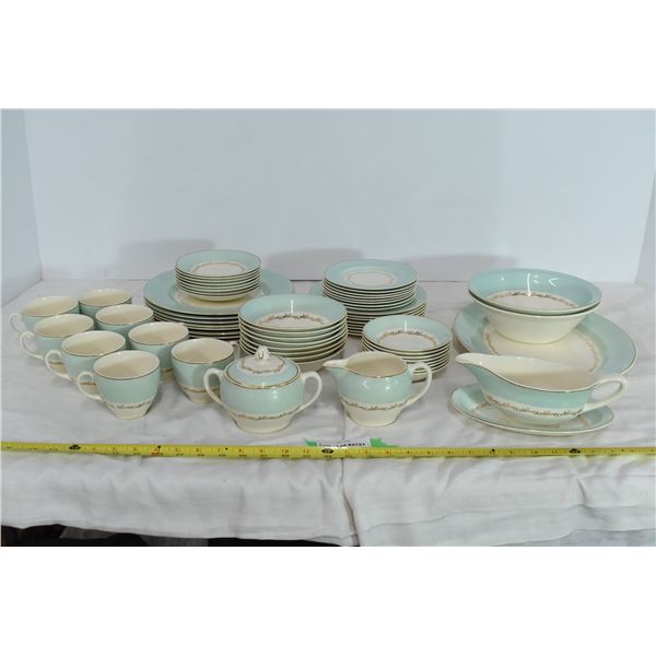 Johnson Bro’s Complete 8 Piece Dish Set