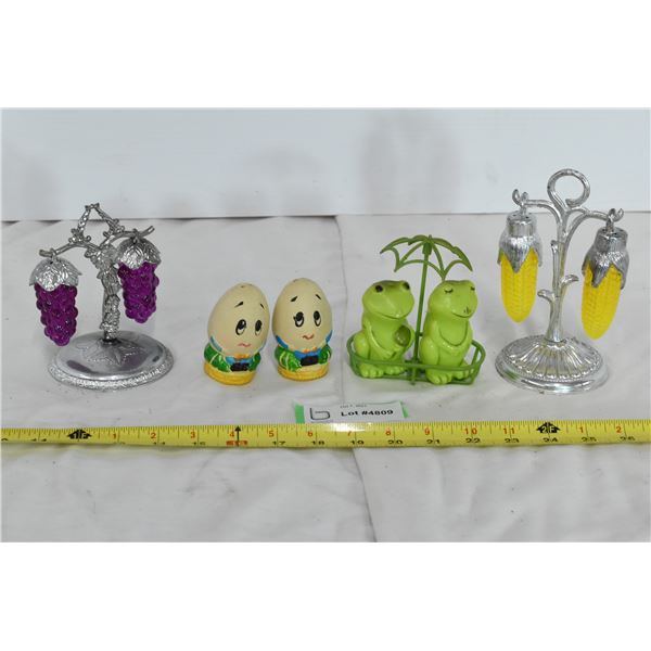 Assorted Plastic S&P Shakers