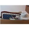 Image 3 : Box of holiday pillows and pillowcases