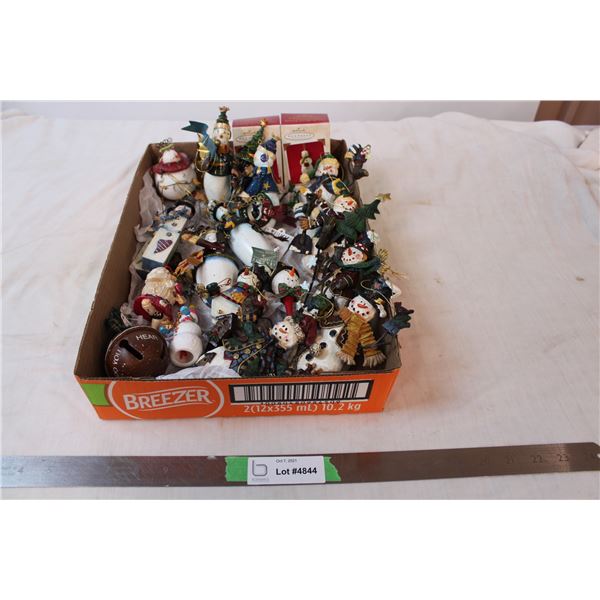 Various snowman decor