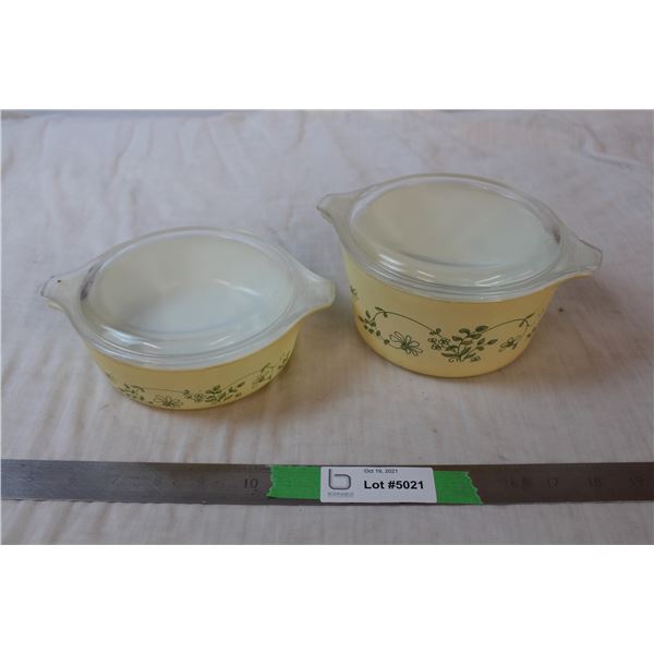 Pyrex ovenware with lids
