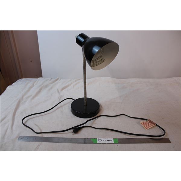 Desk lamp (working)