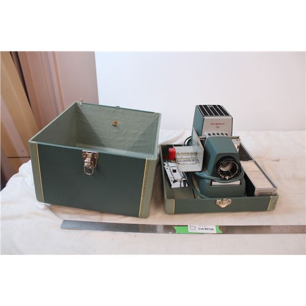 Argus 300 projector, in carrying case