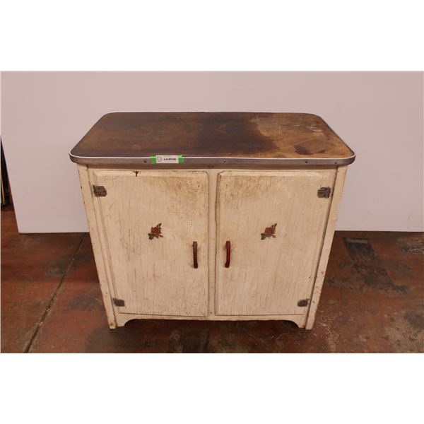Vintage kitchen cabinet 36”x30.5”x21.25”