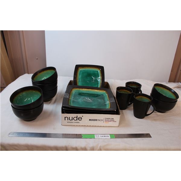 Dinner-set with different amounts of each item, square