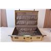 Image 1 : Vintage Suitcase