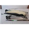 Image 1 : Two tripods, two lighting umbrella’s with stands