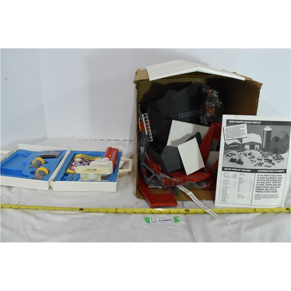 Fisher Price Micro-Expolorer Set, Plastic Play Barn