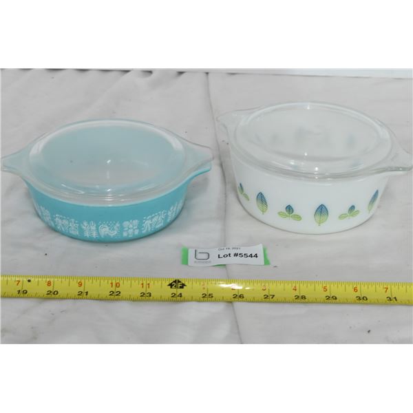 2 Pyrex Baking Dishes w/ Lids