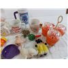 Image 3 : Novelty Mugs, plastic trinkets