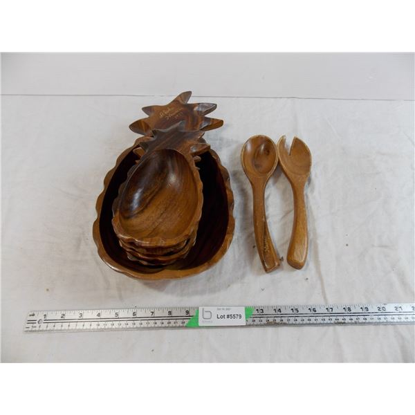 Vintage wooden Pineapple bowl set (hawaii 1977)