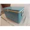Image 2 : Coleman baby blue cooler (missing latch)