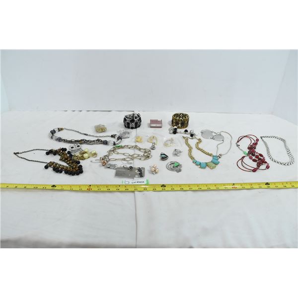Assorted Lot of Jewellery