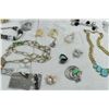 Image 4 : Assorted Lot of Jewellery