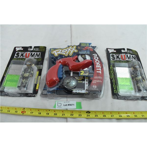 Tech Deck Skumm Action Figures & Roxx Rockett Launcher