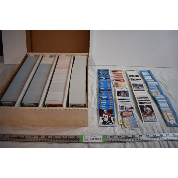 2000 Count Box of 1990s NHL Cards