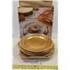 Image 1 : Gold Beaded Plastic Plates