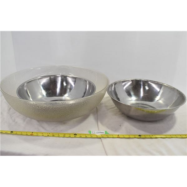 3 Giant Mixing Bowls