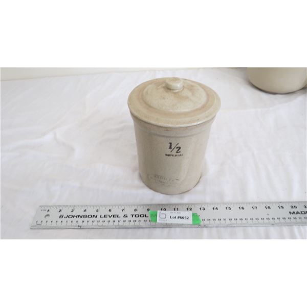 Medalta 1/2 Gal Stoneware Crock with Lid