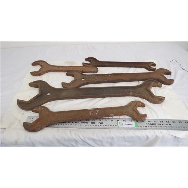 Set of 5 vintage wrenches 1 1/2 - 4" wide