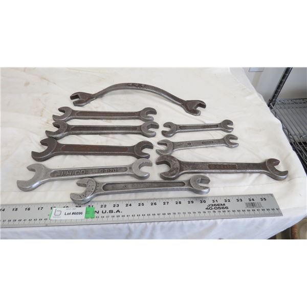 (9) vintage wrenches, most are IH