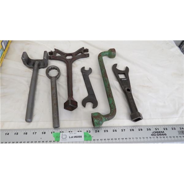 (6) unique wrenches, 3 are IH