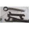 Image 4 : (6) unique wrenches, 3 are IH