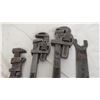 Image 2 : 3 pipe wrenches + 1 wrench