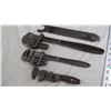 Image 3 : 3 pipe wrenches + 1 wrench